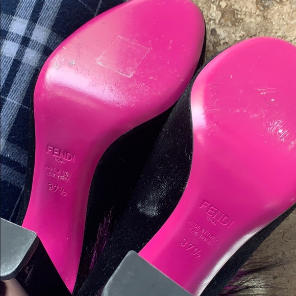Fendi black fur booties with pink fox trim - Picture 4 of 4
